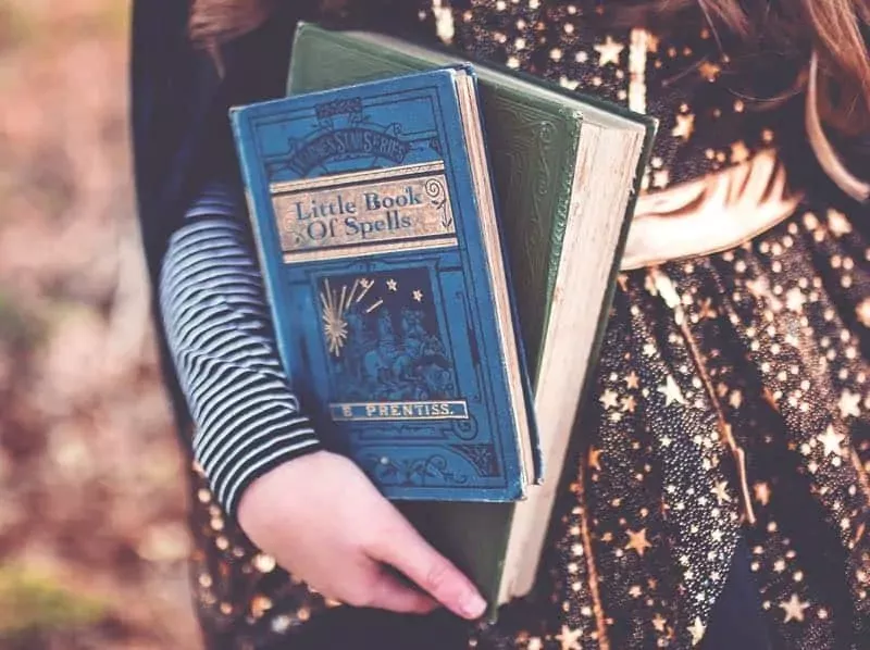   libri di incantesimi per streghe