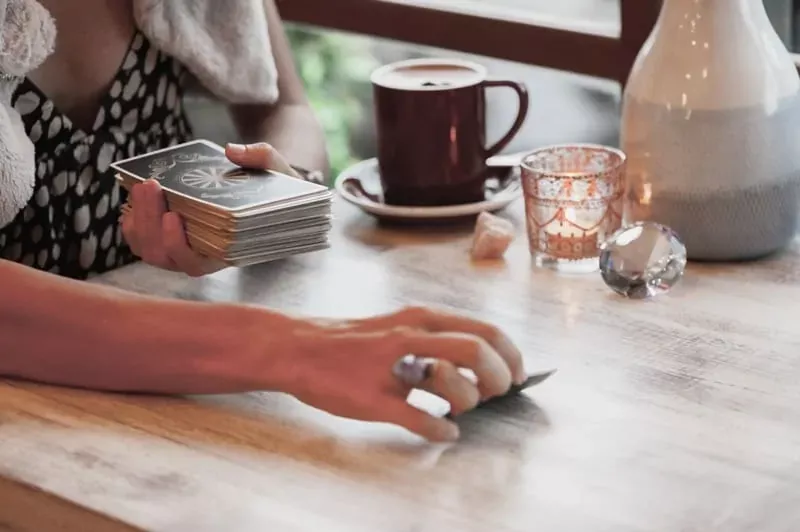   tarot kartları nasıl temizlenir
